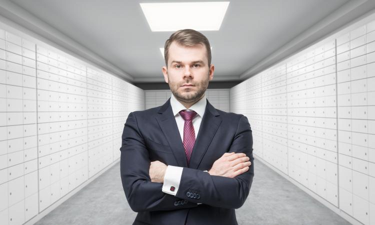 Банкир хранит тайну клиента в Германии