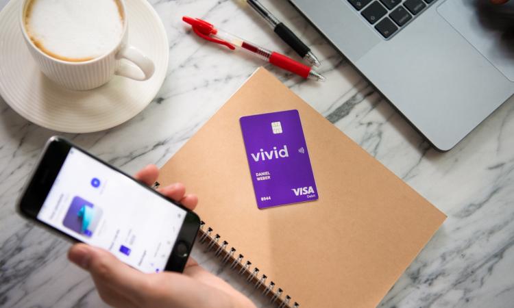 Банковское приложение и карта Vivid