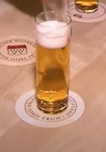 Пиво кёльш в стакане