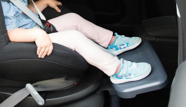 Ножные опоры для детского кресла в автомобиле