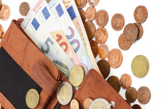 Получатели пособий вернули 2,6 миллиардов евро. Возврат пособий в Германии