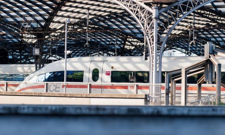 DB потратит миллиард евро на приобретение поездов дальнего следования. Deutsche Bahn модернизирует парк
